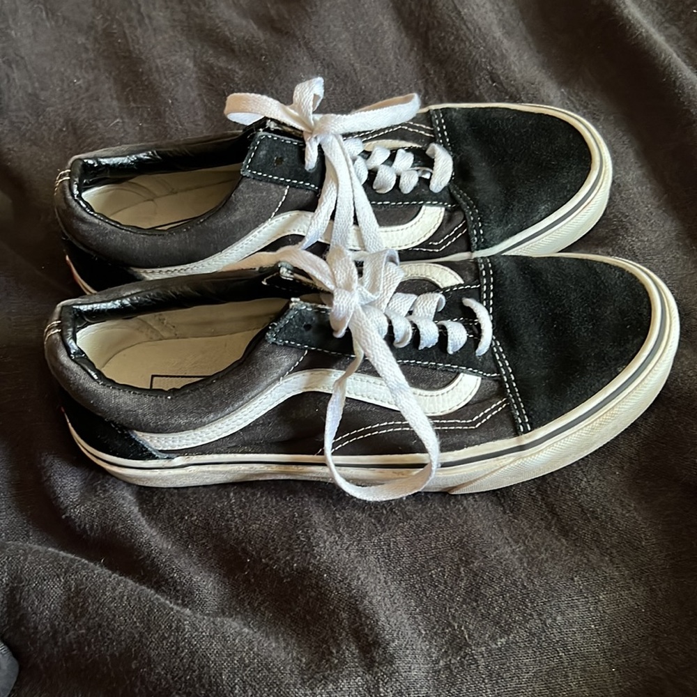 Vans black and white sneakers - size unisex 5.5 men and size 7 women